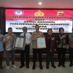 Kapolresta Bogor Kota, Kombes Pol Bismo Teguh Prakoso usai menerima penghargaan dari Komnas PA dan BKKBN di Mapolresta Bogor Kota, Jumat (19/5).