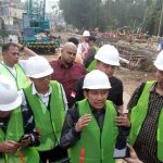 Ketua Komisi III DPRD Kota Bogor, Zenal Abidin beserta jajarannya saat meninjau lokasi proyek revitalisasi jembatan Otista. (Yudha Prananda / Jabar Ekspres)