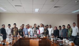 Jajaran Komisi II DPRD Kota Bogor usai beraudiensi dengan Paguyuban PKL Kota Bogor di Gedung DPRD Kota Bogor. (Yudha Prananda / Jabar Ekspres)