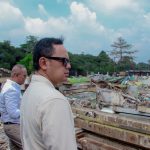 Wali Kota Bogor Bima Arya didampingi Dirut Perumda PPJ Kota Bogor Muzakkir meninjau lokasi yang akan dibangun Pasar Modern. (Yudha Prananda / Jabar Ekspres)