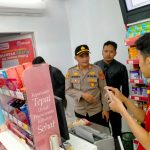 Polsek Cibinong saat mendatangi TKP pencurian di Minimarket, Kabupaten Bogor. Foto : Dok Polsek