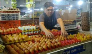 Dok. Salah seorang pedagang telur di Pasar Tradisional.