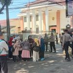 Dok. Situasi Terkini di PTUN Bandung jelang aksi buruh PT Masterindo. Selasa (30/5). Foto. Sandi Nugraha.