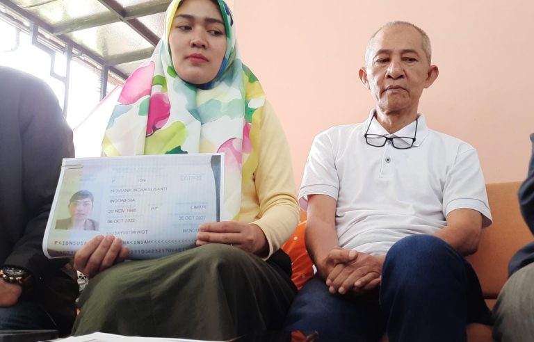 Dok. Warga Kelurahan Baros, Kecamatan Cimahi Tengah, Kota Cimahi Noviana Indah Susanti (37) diduga menjadi korban scammer online Tindak Pidana Perdagangan Orang (TPP) di Myanmar. Foto. Jabar Ekspres.