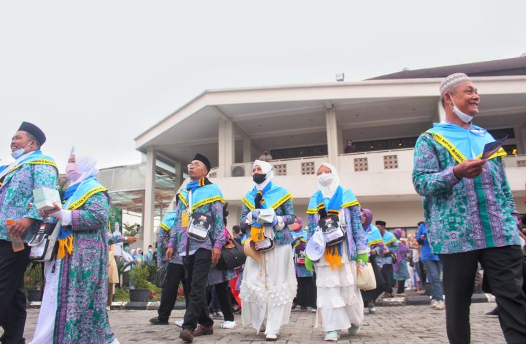 Ist. Keberangkatan jamaah haji asal Bandung, Jawa barat di tahun kemarin. Foto. Jabar Ekspres.