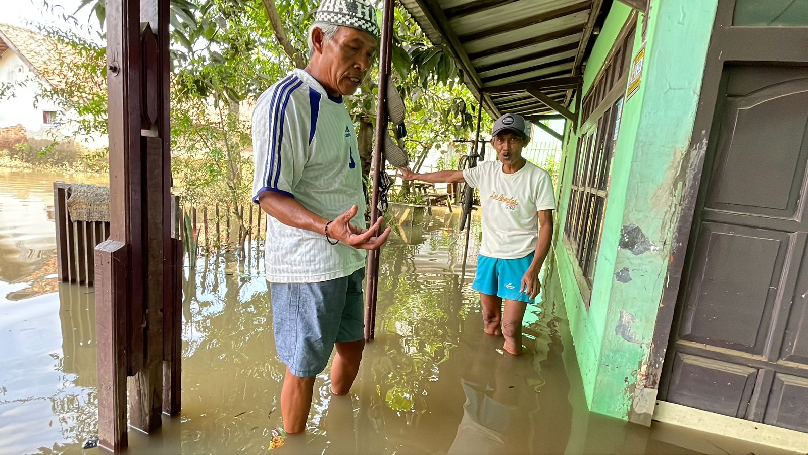 Warga Kampung Cijagra Bojongsoang Keluhkan Banjir yang Tidak Surut-Surut Sejak 4 Hari Lalu. Foto Agi Jabarekspres