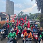 SEMARAK: Sejumlah ojek online mengiringi rombongan anggota Bacaleg DPD PSI Kota Bandung untuk mendaftar ke Komisi Pemilihan Umum (KPU) Kota Bandung, Sabtu 13 Mei 2023.