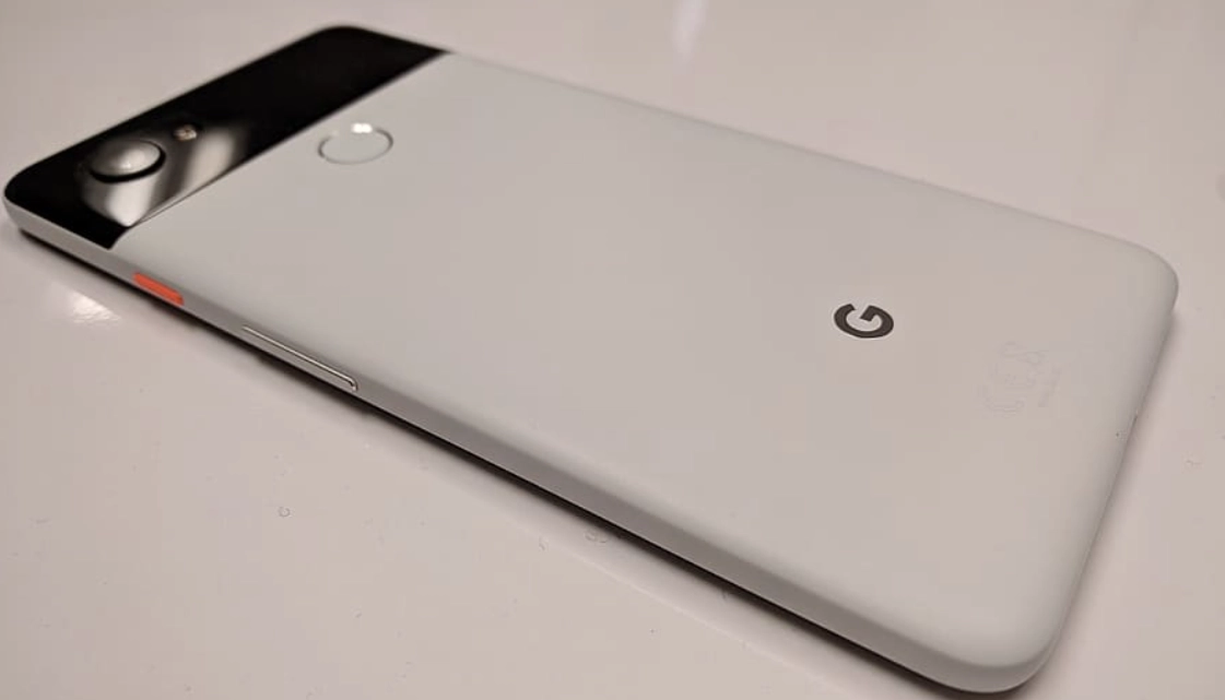 Baterai dari HP Google ini berjenis Li-Po dengan kapasitas 5000 mAh. Selain itu, HP ini juga mempunyai perlengkapan fitur yang membuat pengisian menjadi lebih cepat.