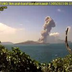 Gunung Anak Krakatau Kembali Erupsi dengan Lontaran Abu 2.500 Meter