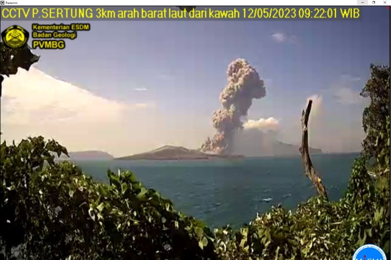 Gunung Anak Krakatau Kembali Erupsi dengan Lontaran Abu 2.500 Meter