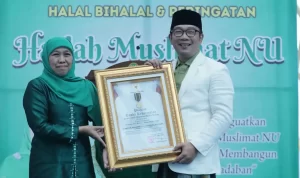 Bangga! Desain Masjid Raya Islamic Center Jatim, Ridwan Kamil Dapat Penghargaan Jer Basuki Mawa Beya