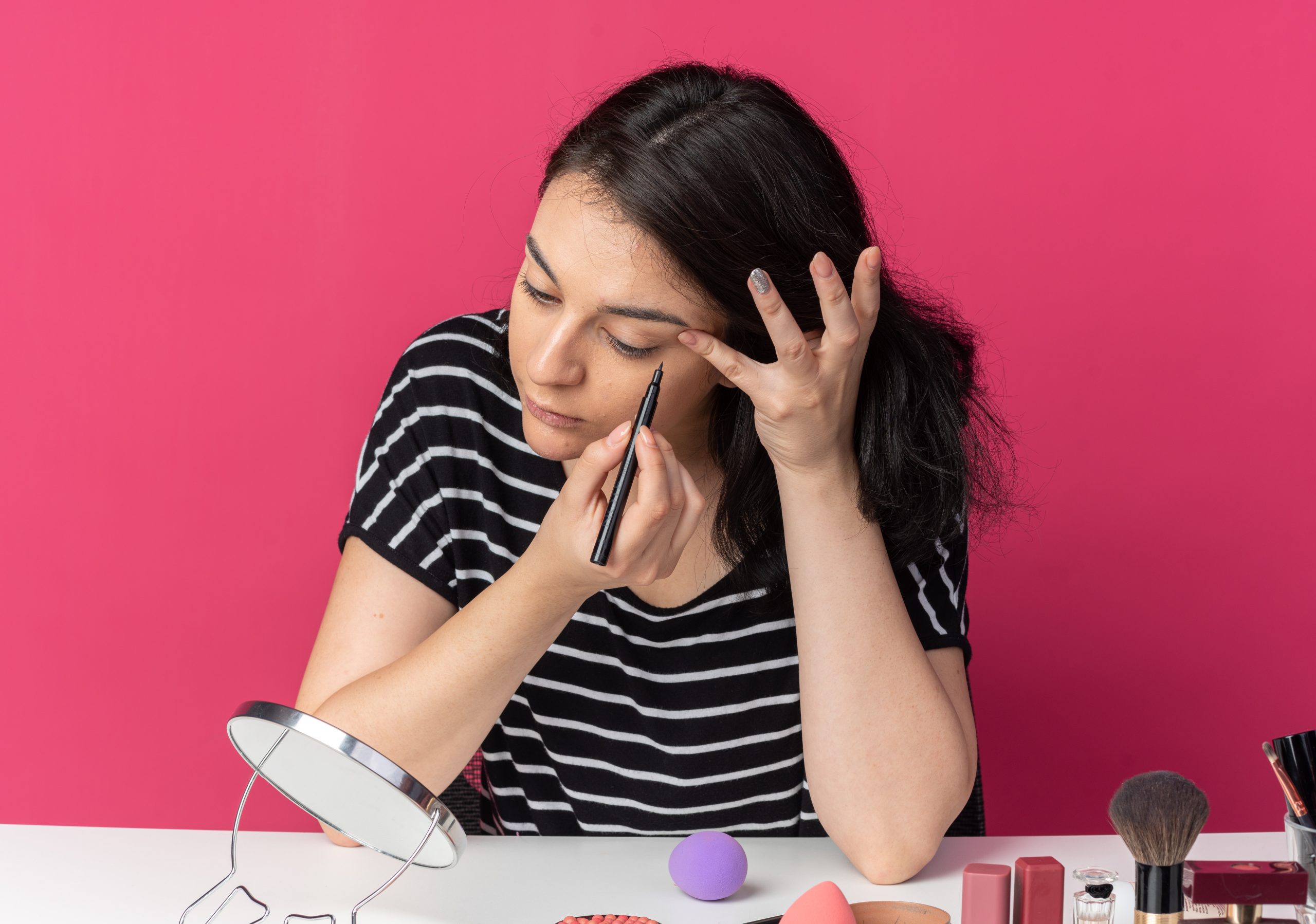 Cara Menggunakan Eyeliner Cair bagi Pemula yang Baru Belajar Makeup
