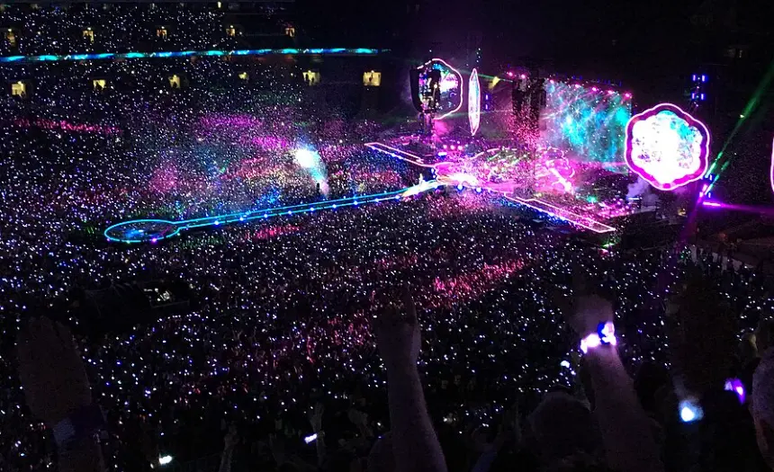 Makna Lagu “A Sky Full of Stars” Karya Coldplay, Lagu Tentang Cinta dan Impian yang Menembus Batas!