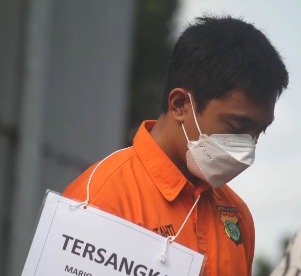 Mario Dandy Kembali Viral karena Video Lepas Pasang Borgol Kabel Ties Sendiri