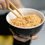 4 Bahaya Makan Mie Instan dengan Nasi, Simak Ya!