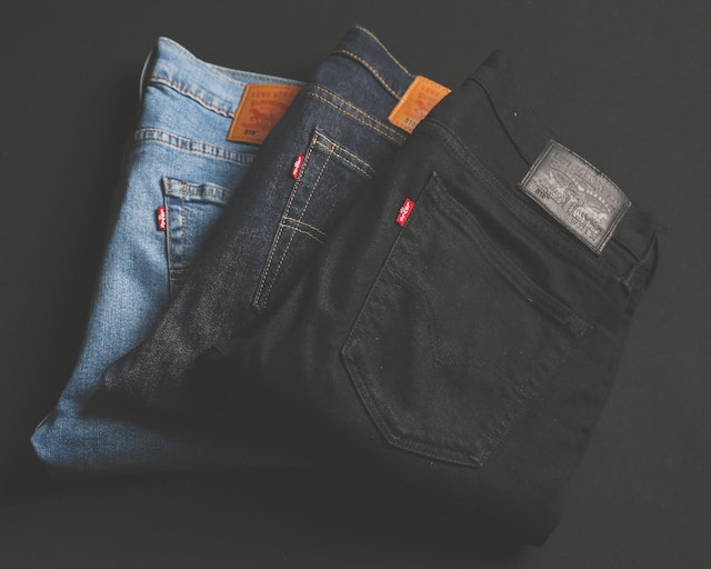Ilustrasi Pakaian Denim atau Jeans/ Pexels?Mnz