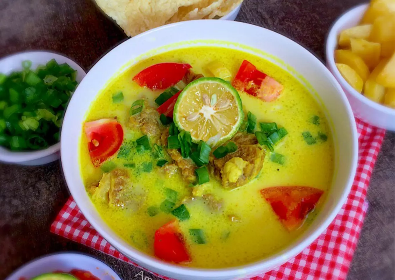 Soto Kuning Bandung, Kuliner Lezat yang Berbeda dari Soto-Soto Lainnya!