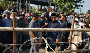 Beredar kabar yang mengklaim bahwa aksi demo di Pondok Pesantren (Ponpes) Al Zaytun Kabupaten Indramayu, Jawa Barat memakan 5.000 korban. Kholil Ibrahim/radarcirebon.com
