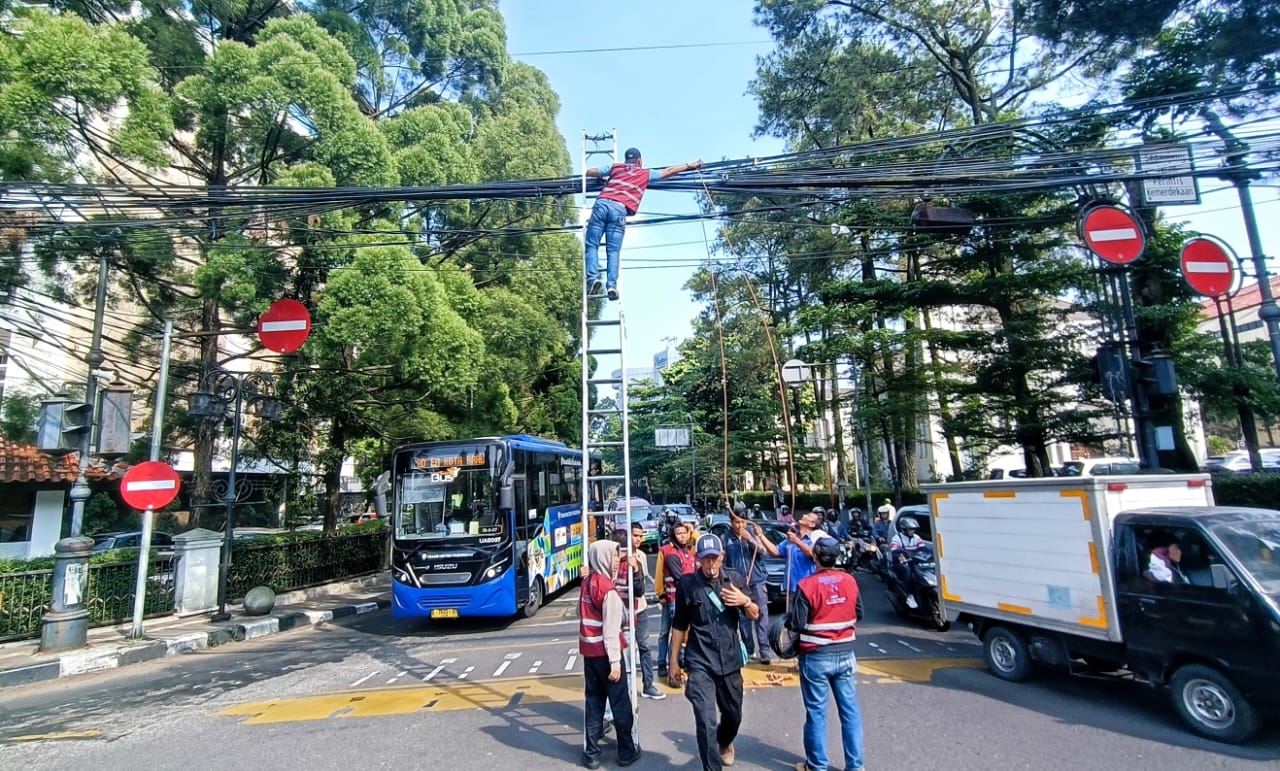 Pemkot Bandung dan Apjatel rapikan kabel udara