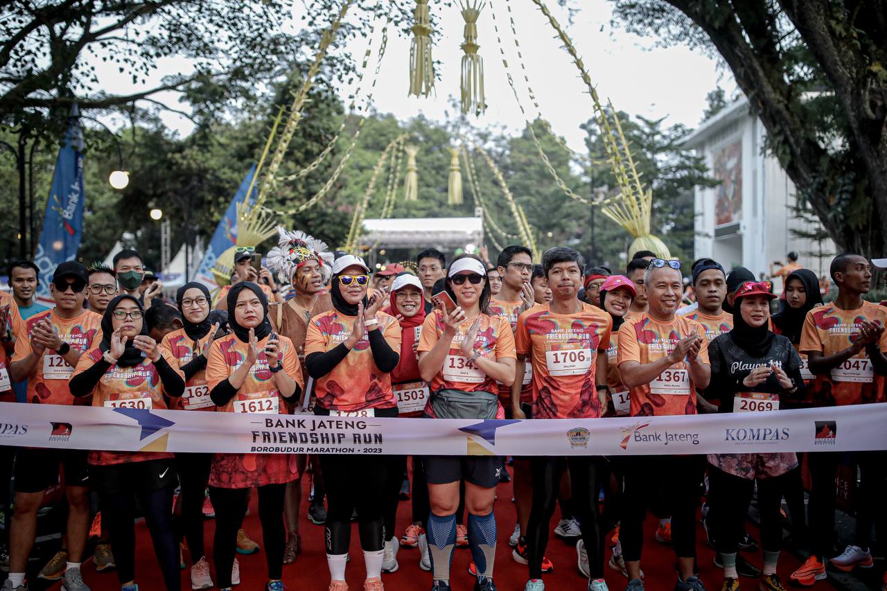Ajang Borobudur Friendship Run yang diikuti oleh 1.000 pelari dari berbagai daerah menjadi daya tarik wisata Bandung. (DISKOMINFO KOTA BANDUNG)