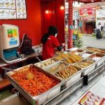 Menikmati wisata kuliner korean street food di Bandung. (instgram @spicywon.id)