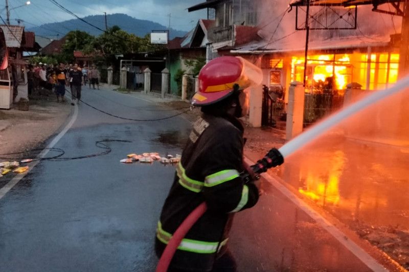 7 Bangunan Terbakar Hangus di Kota Padang