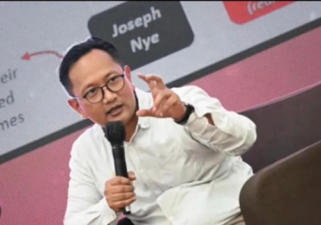 Ketua Komisi I DPRD Jawa Barat Bedi Budiman menegaskan bahwa Pancasila memiliki dua dimensi, yakni sebagai Meja Statis atau perekat dari keseluruhan diskursus pemikiran dan keyakinan yang hidup di Indonesia.