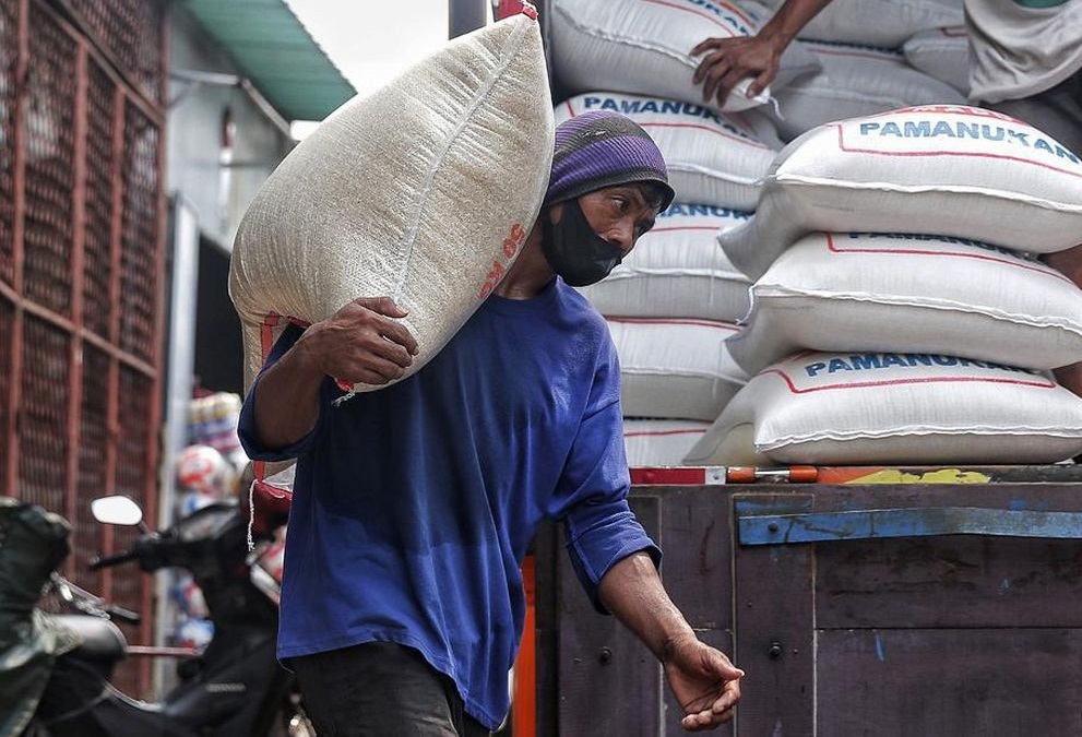 DISTRIBUSI BERAS: Produksi beras selalu surplus namun harga beras naik terus, terlebih datangnya fenomena El Nino yang dinilai akan memberburuk ekonomi lokal Kota Bandung apabila tidak dilakukan antisipasi.