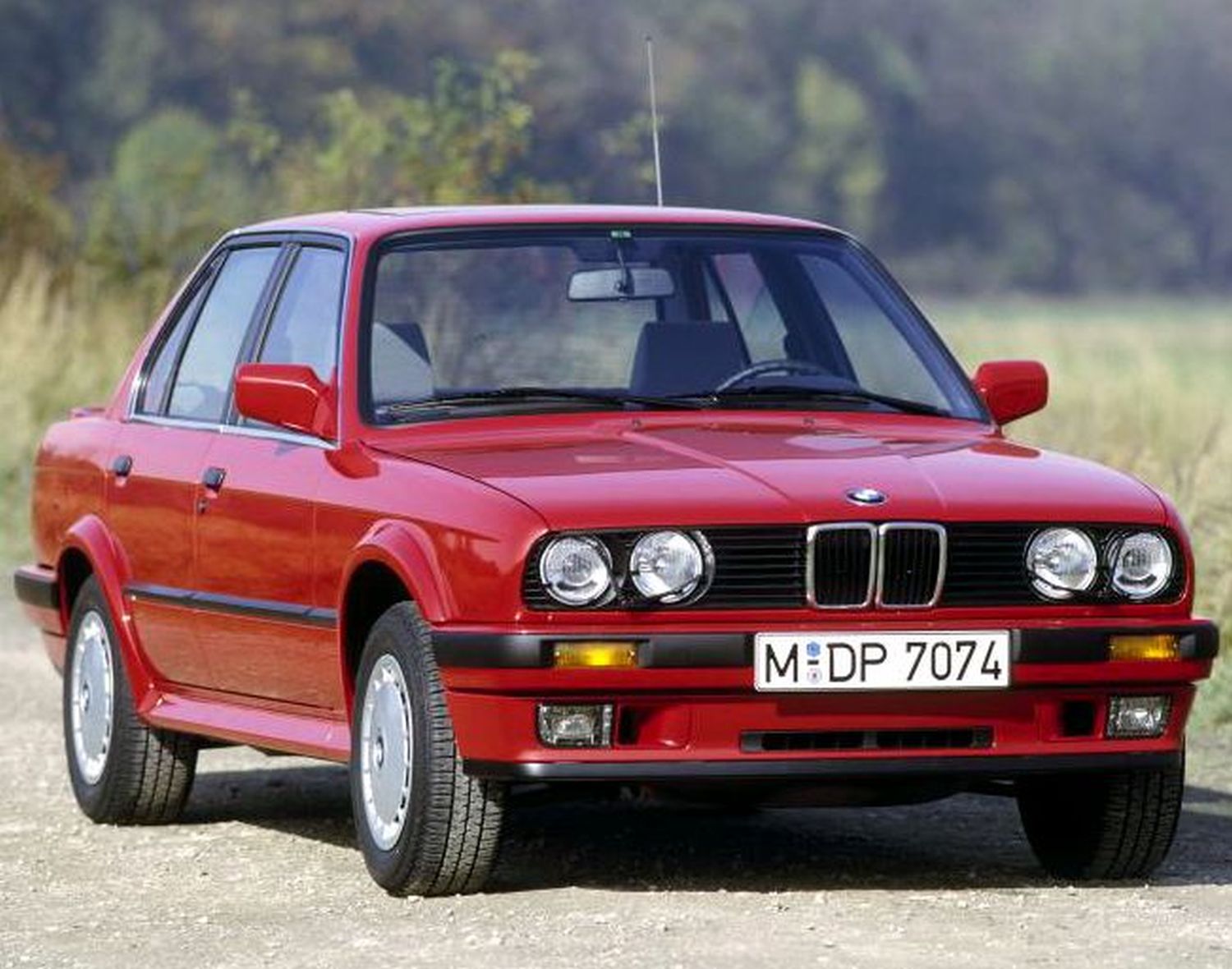 BMW E30, Mobil Klasik Lawas Tahun 80-an, Cek Harganya 2023!