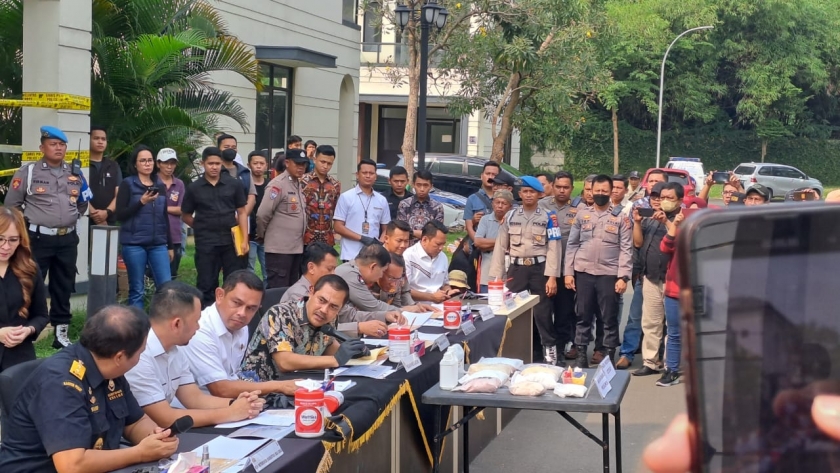 Bareskrim Polri gelar rekonstruksi kasus pabrik ekstasi di Tangerang, dikabarkan akan ada sekira 104 adegan. PMJ News