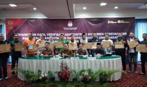 Bawaslu Jawa Barat memberikan catatan terhadap tidak lengkapnya verifikasi administrasi Bacaleg untuk DPRD Provinsi dan DPD.  