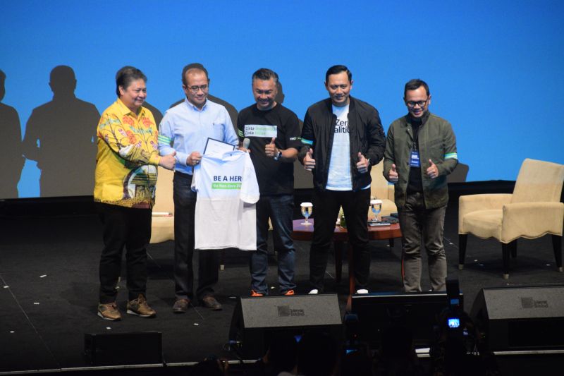 FPCI Gives Climate Hero Award to Professor Emil Salim