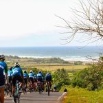 Peserta Cycling de Jabar tahun 2022 melintasi rute Jabar Selatan dengan pemandangan alam yang indah