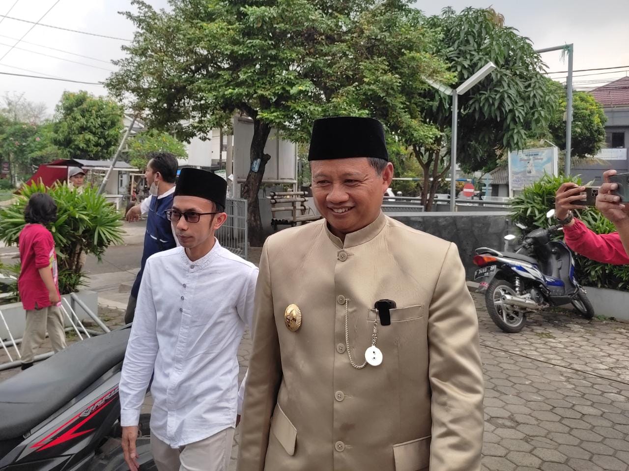 Wakil Gubernur Jawa Barat Uu Ruzhanul Ulum mengomentari kasus penembakan yang terjadi di kantor MUI Pusat.