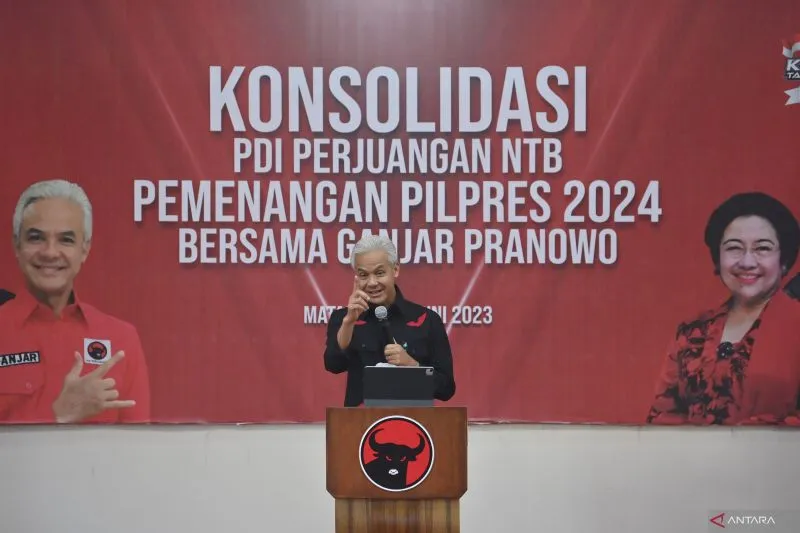 Ganjar Pranowo sejak diusung PDIP sebagai bakal Capres di Pemilu 2024 disoroti Analis politik Ipsos Public Affairs Arif Nurul Iman. ANTARA/M Risyal Hidayat.