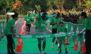 Perseta saat melakukan selebrasi usai sampai ke garis finish dalam kegiatan Milo Activ Indonesia Race. Foto : Sandika Fadilah/Jabarekspres.com