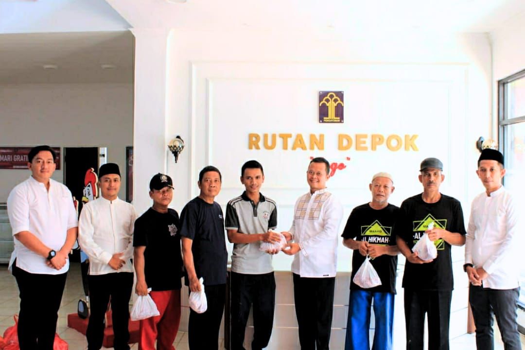 WBP Rutan Kelas I Kota Depok melaksanakan proses pemotongan hewan kurban. (dok Rutan Kelas I Kota Depok)