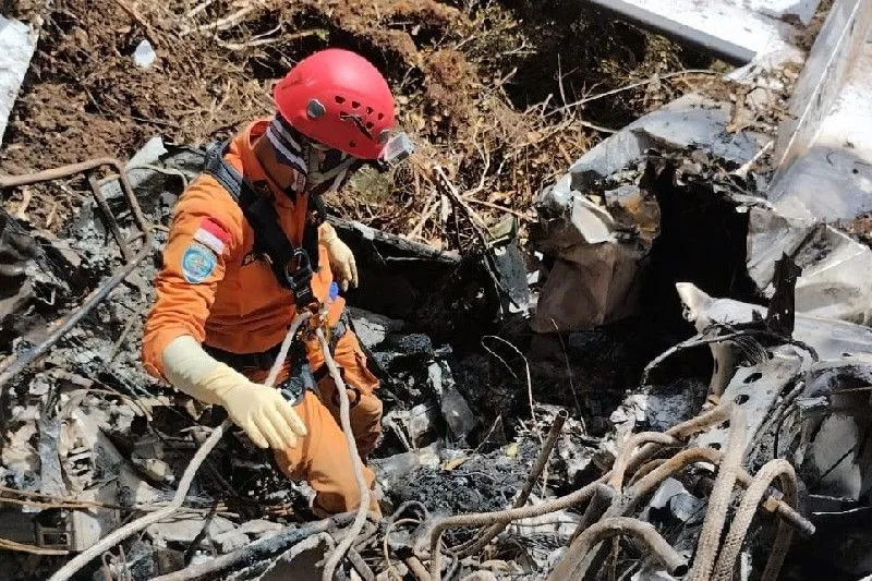 Kepala Basarnas, Marsekal Madya TNI Henri Alfiandi mengatakan bahwa black box pesawat Semuwa Aviasi Mandiri (SAM) Air belum ditemukan. ANTARA/HO/SAR Jayapura.