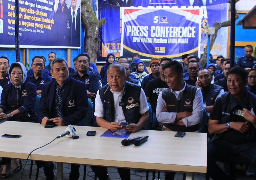 Ketua DPW Partai Nasdem Kabupaten Indramayu Y Husen Ibrahim bersama jajaranya reaksi keras dari Ketua DPW Jawa Barat Saan Mustofa.