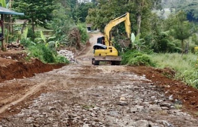 Kondisi insfrastruktur di wilayah Kabupaten Bandung Barat butuh perbaikan jalan yang akan dilakukan oleh Dinas PUTR