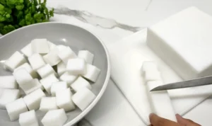 Cara Membuat Lontong Rice Cooker Super Mudah dan Gampang Tanpa Perlu Daun/ Tangkap Layar YouTube CR Cook