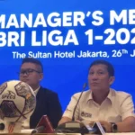 Menjelang Liga 1 2023/2024, Direktur Utama PT LIB tegaskan soal sanksi bagi suporter yang menyalakan flare atau smoke bomb di stadion. ANTARA/Zaro Ezza Syachniar.