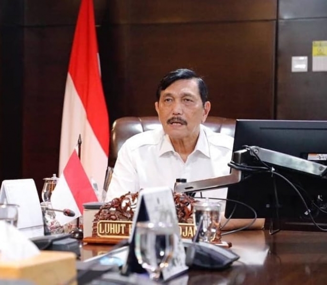 Menko Marves, Luhut Binsar Pandjaitan tegaskan Presiden Jokowi tidak ikut campur kasus pencemaran nama baik yang seret namanya. Instagram/@luhut.pandjaitan.