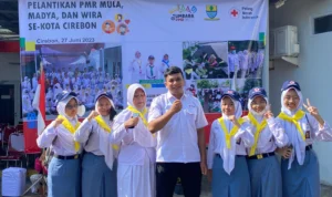 Pelantikan 200 anggota PMR oleh PMI Kota Cirebon. (Jabar Ekspres/Ayu Lestari)