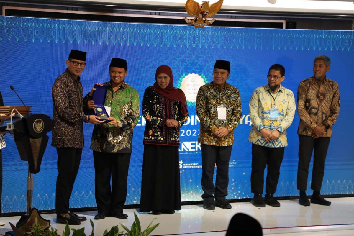 Pemprov Jabar Terima 5 Penghargaan Anugerah Adinata Syariah 1819