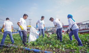 Pertamina Participates in Beach Cleanup in Pasaran Island