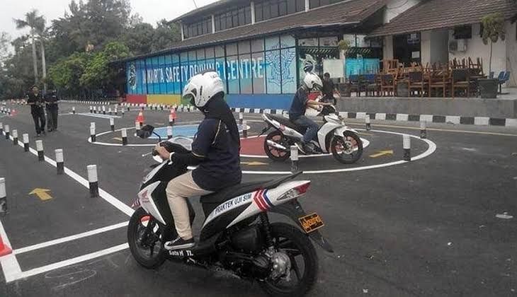 Ketahui Alasan Mengejutkan di Balik Kenapa Ujian Praktik SIM C Wajib Angka 8 dan Zig-zag!