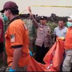 Sesosok mayat tengkorak manusia ditemukan di dalam rumah kosong di Desa Langonsari, Kecamatan Pameungpeuk, Kabupaten Bandung, Kamis (16).