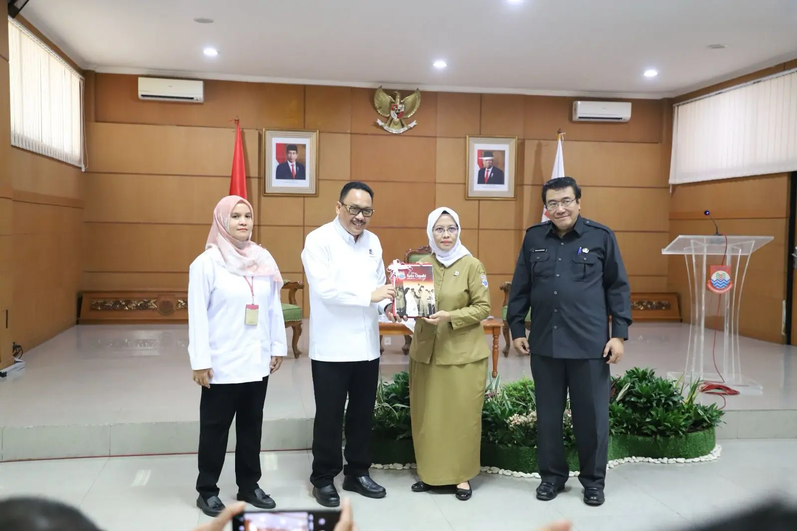 Terima Buku Citra Daerah dari ANRI