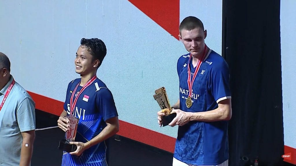 Unlucky, Axelsen wins two games against Ginting